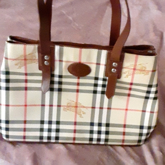 Burberry Handbags - 🎉!HP! 🎉 AUTHENTIC Burberry Handbag